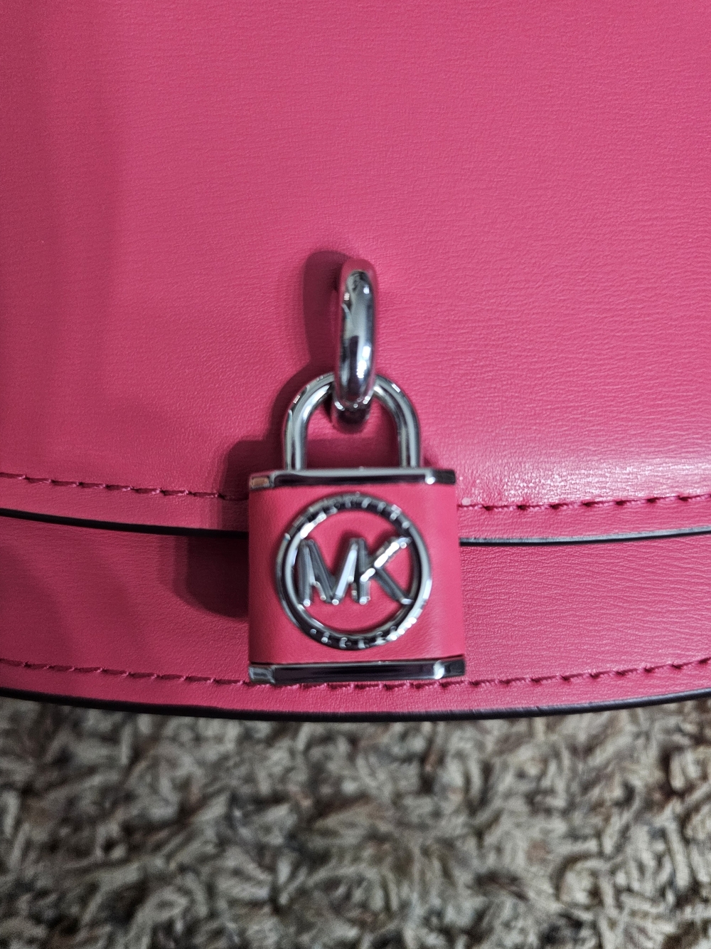 Michael Kors Leather Crossbody Shoulder Bag with Adjustable Strap - Picture 2 of 8